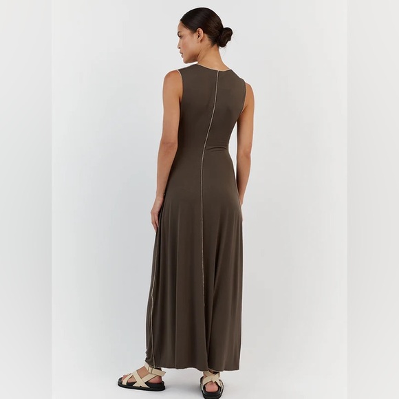 ✨SALE✨DISSH Soho Olive Sleeveless Midi / Maxi Dress Size: S
Color: Olive - Picture 3 of 13